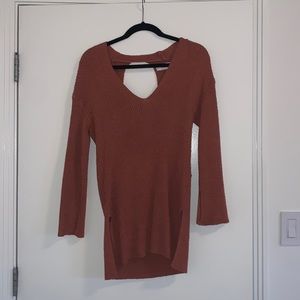 Long sleeve rust color sweater with split sleeves and keyhole opening in back